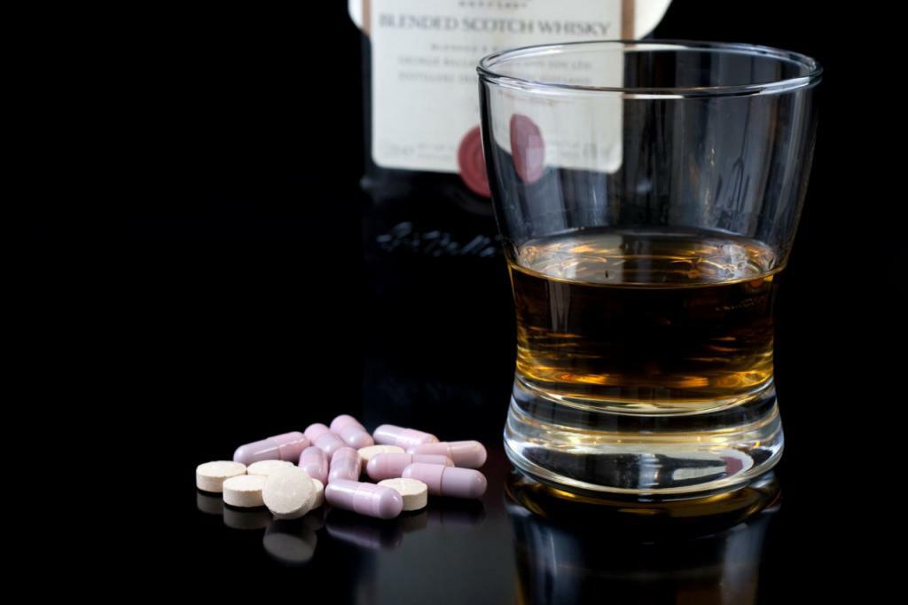 tablets Isoprinosine and alcohol