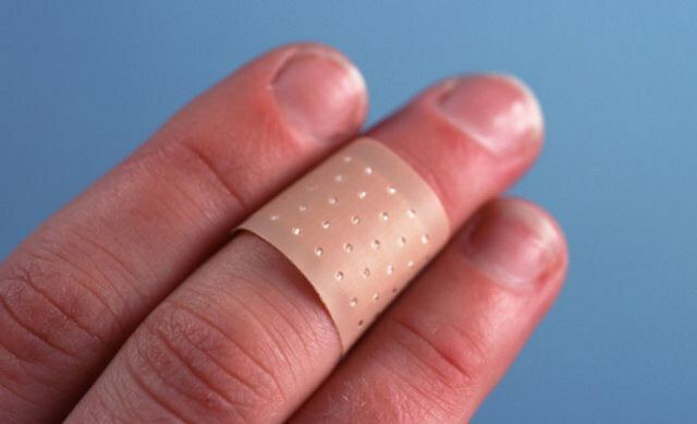 why hydrogen peroxide foams on the wound