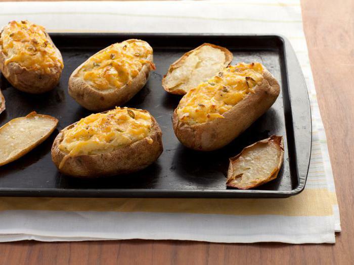 caloric value of baked potatoes in the oven in a uniform