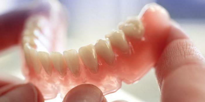 dental prostheses removable with complete absence of teeth