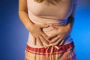how to treat a stomach hernia