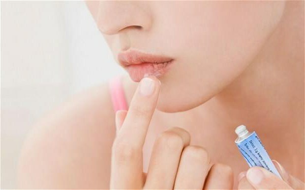 how to cure herpes on the lips in the home