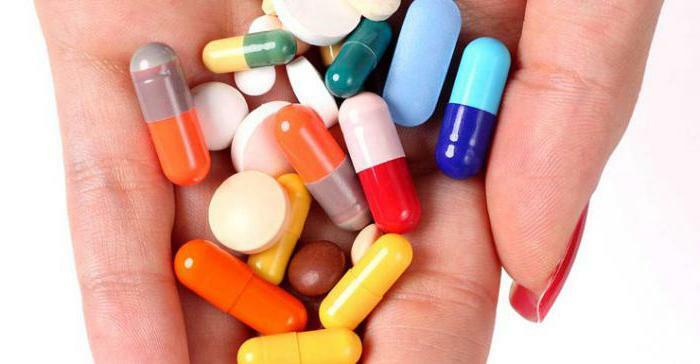 antibiotics and antiviral drugs simultaneously