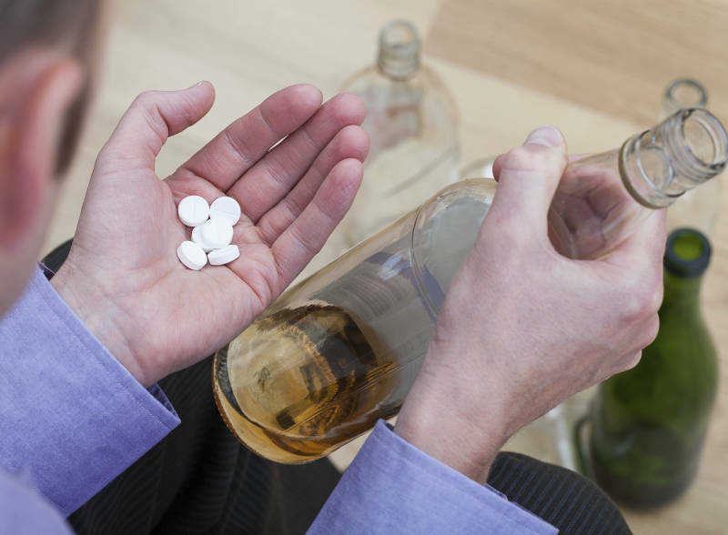 whether it is possible to combine medicines with alcohol