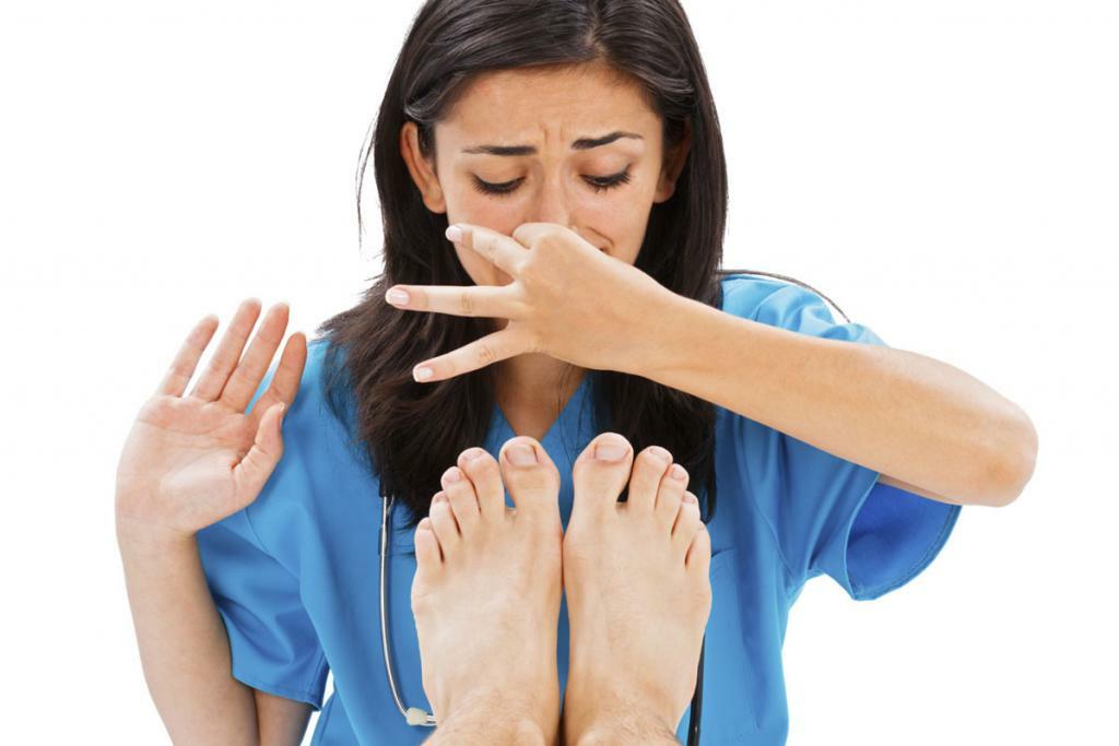unpleasant odor from the feet