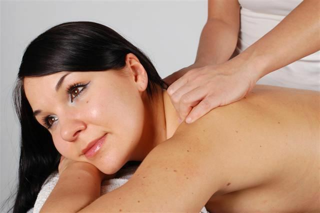 massage with a hernia of the spine