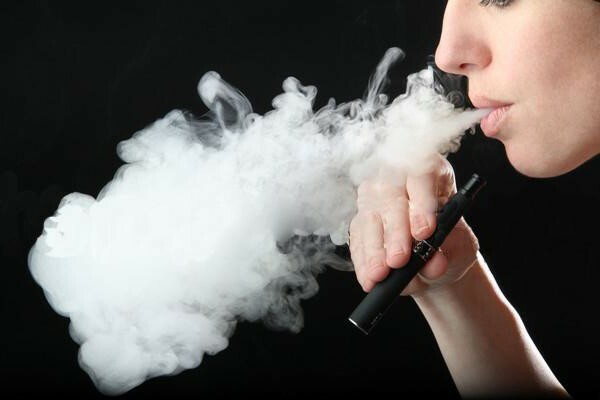 whether it is possible to smoke an electronic cigarette in a tight