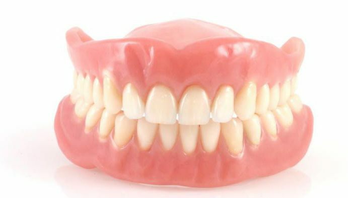 denture akrie fris recenzie